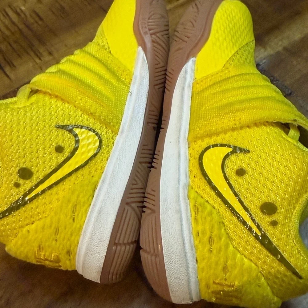 Spongebob SquarePants x NIKE Kyrie 5 GS Sneakers CN4490-700, size 5C